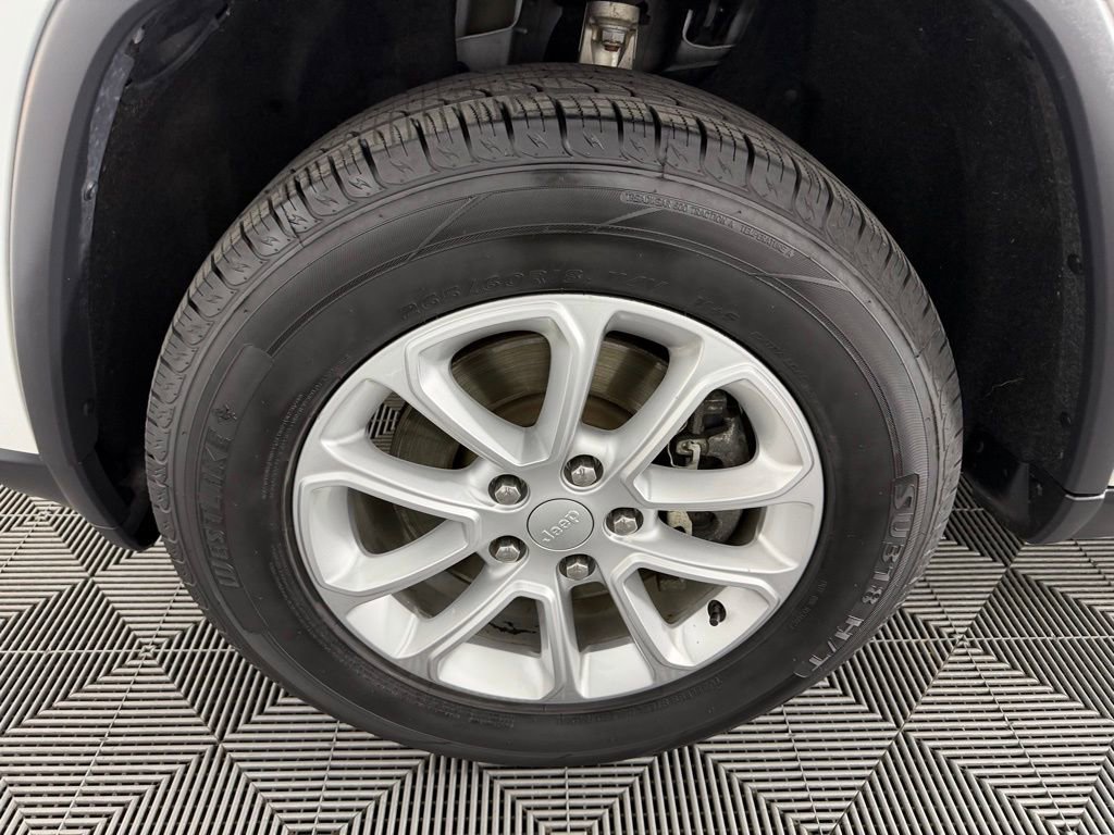 Used 2021 Jeep Grand Cherokee Laredo w/ Security & Convenience Group image 12