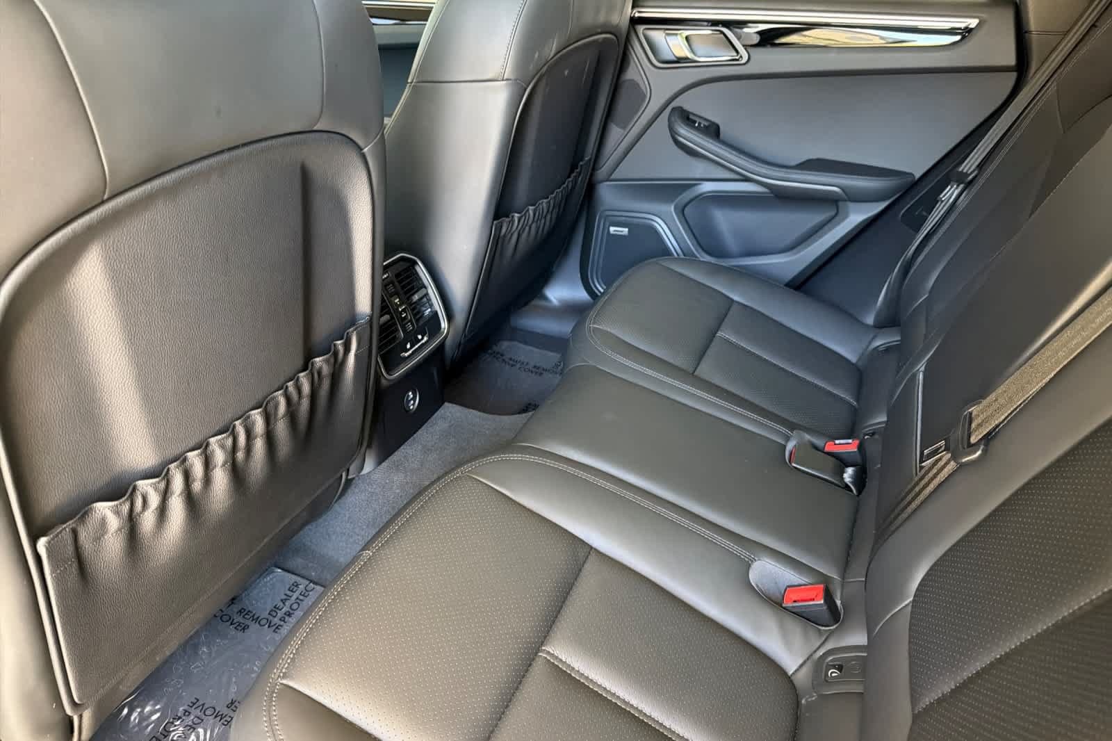 Used 2022 Porsche Macan AWD/4WD image 4