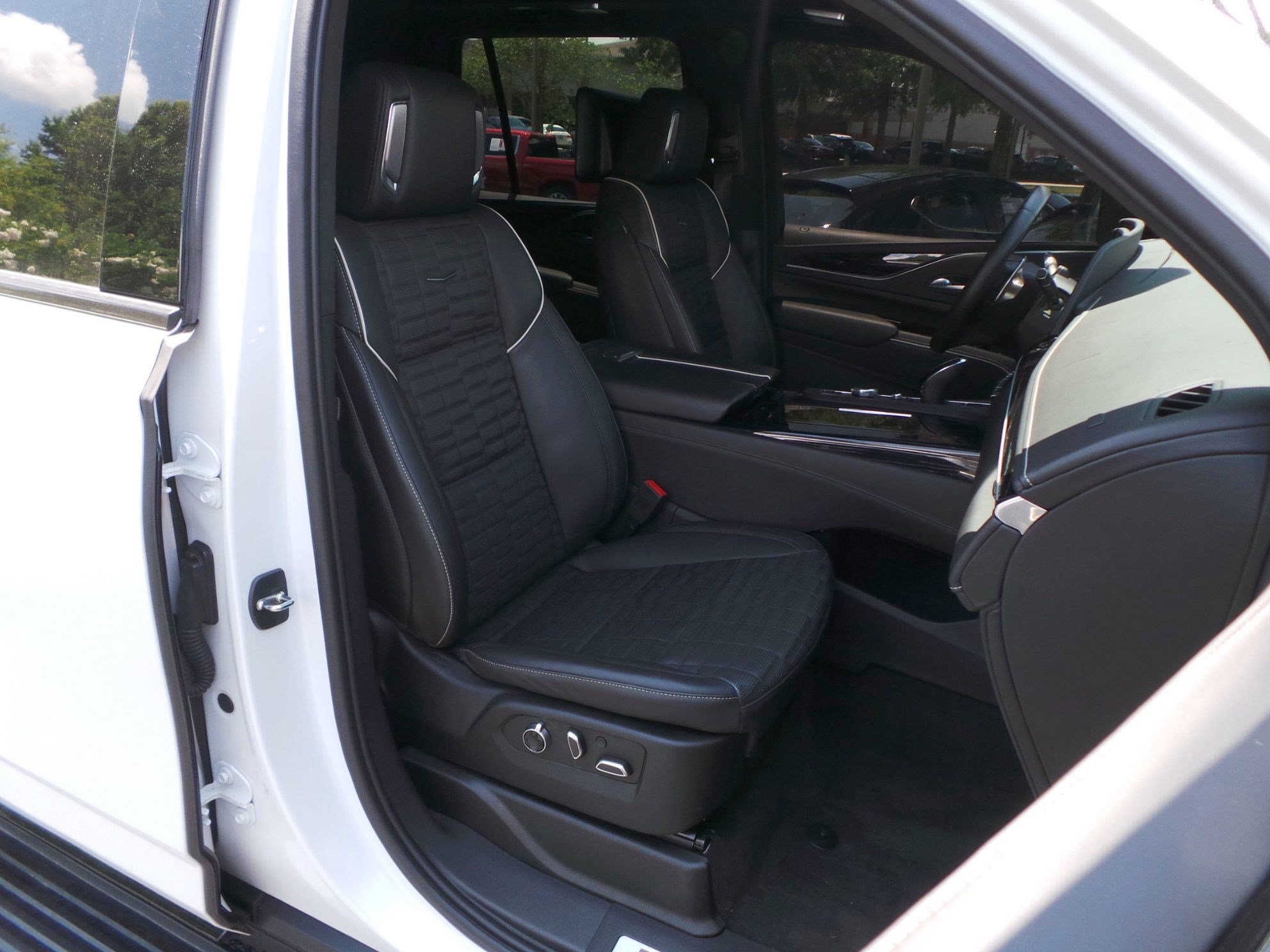 Used 2023 Cadillac Escalade V AWD/4WD image 24
