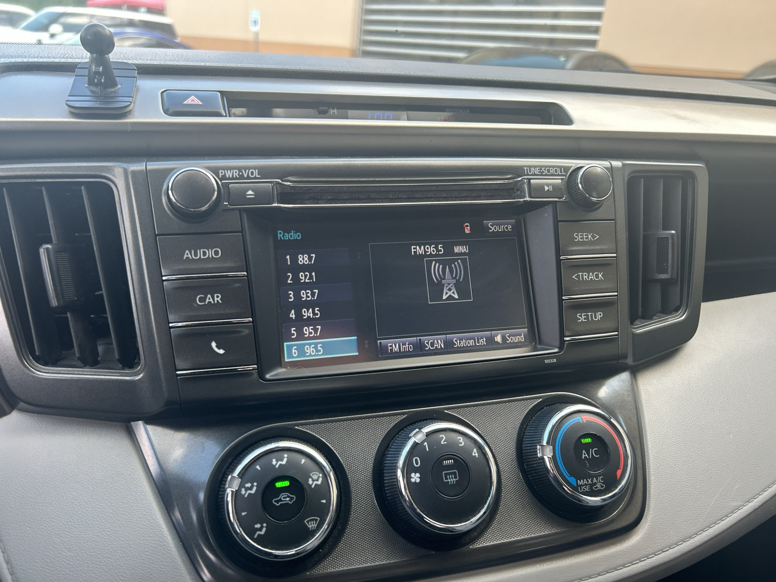 Used 2015 Toyota RAV4 LE AWD/4WD image 25