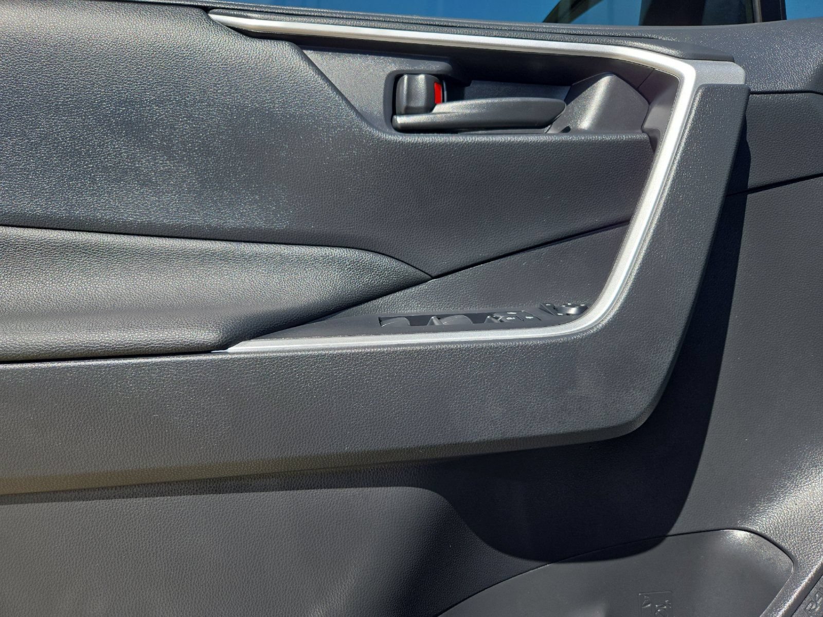 Certified 2025 Toyota RAV4 LE AWD/4WD image 10