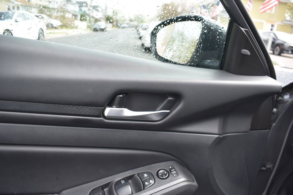 Used 2025 Nissan Altima 2.5 SV image 11