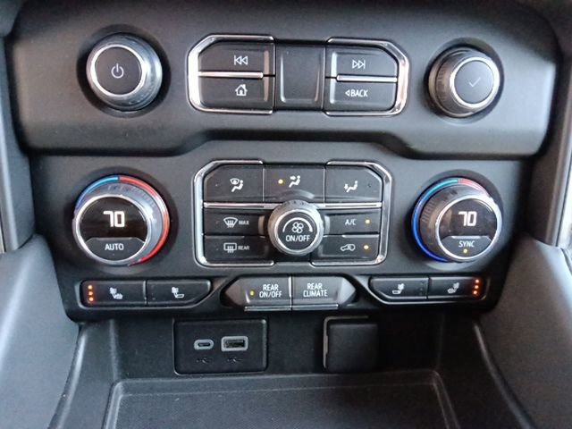 Used 2024 Chevrolet Tahoe Z71 w/ Luxury Package image 23