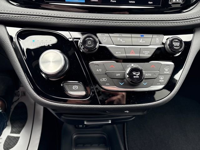 New 2026 Chrysler Pacifica Select image 16