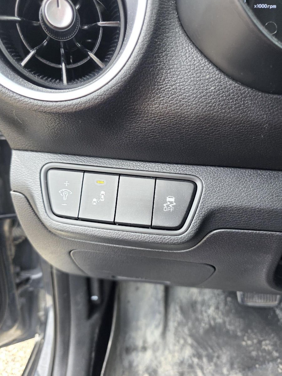 Used 2023 Kia Forte LXS w/ LXS Technology Package FWD image 7