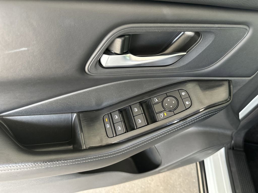 Used 2024 Nissan Rogue SV AWD/4WD image 11