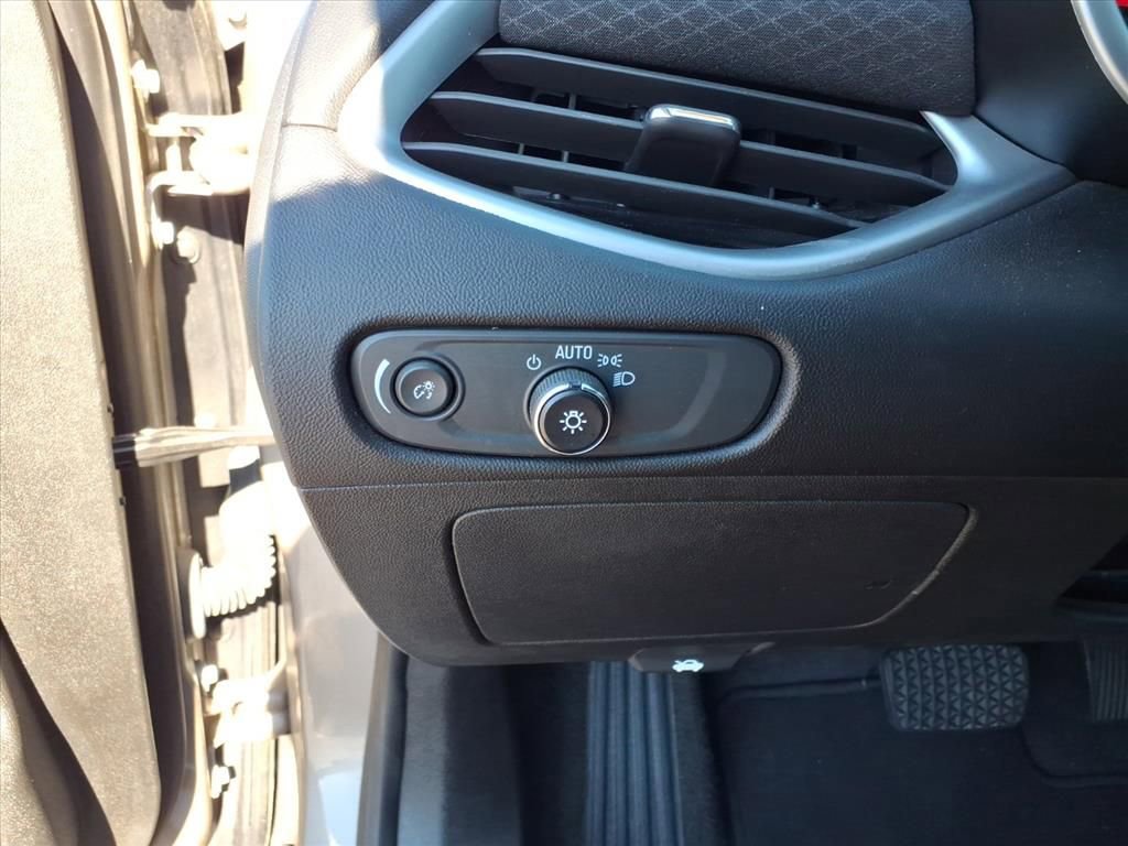 Used 2024 Chevrolet Malibu LT image 17