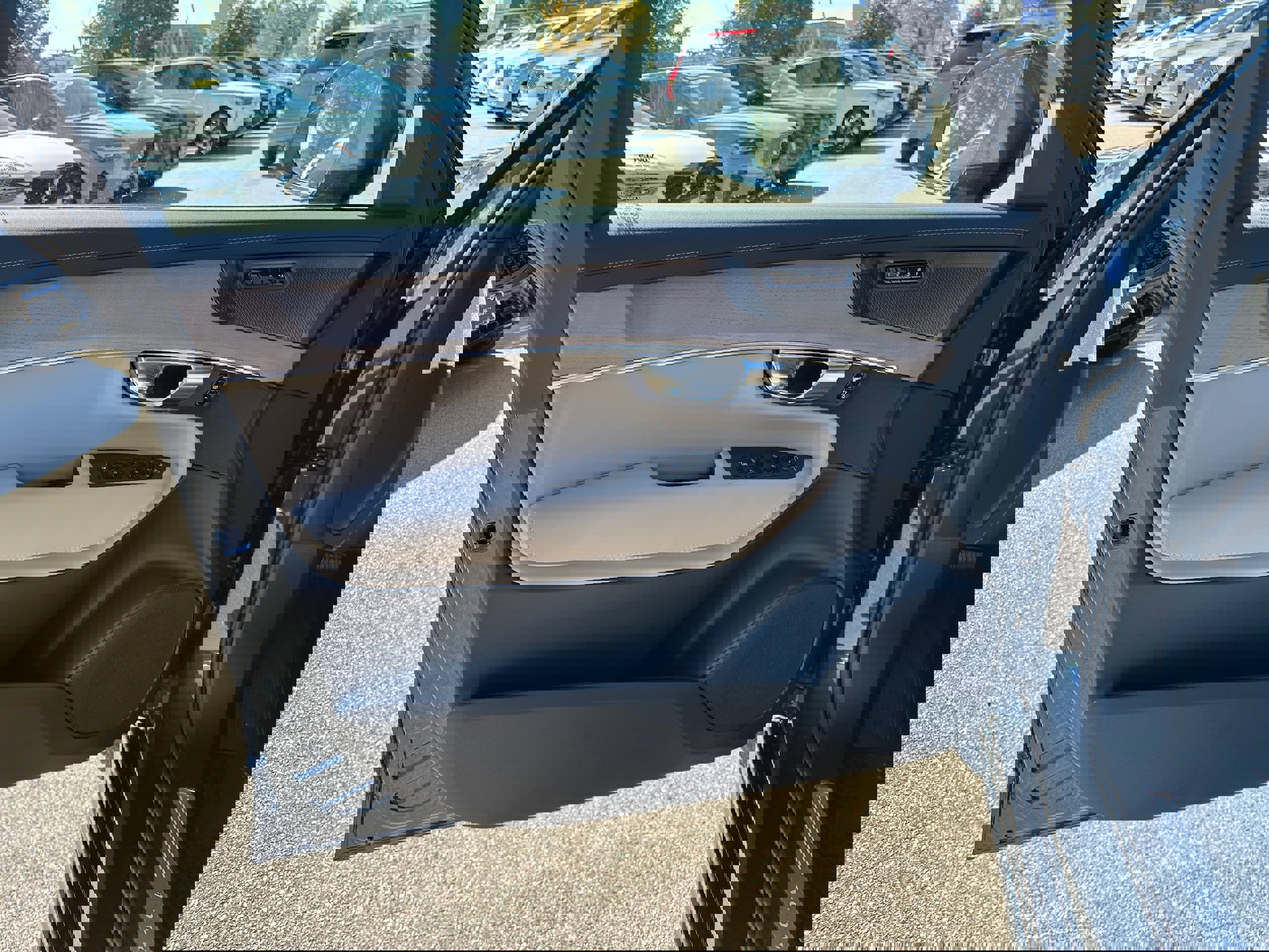 New 2026 Volvo XC90 B6 Plus w/ Protection Package Premier image 19