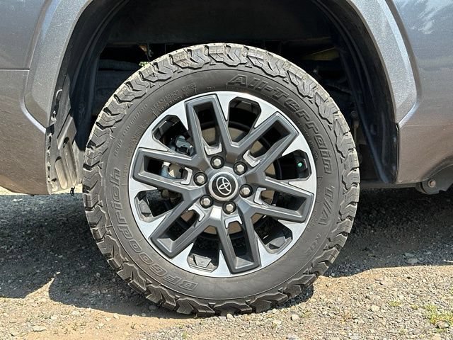 Used 2022 Toyota Tundra Limited AWD/4WD image 38