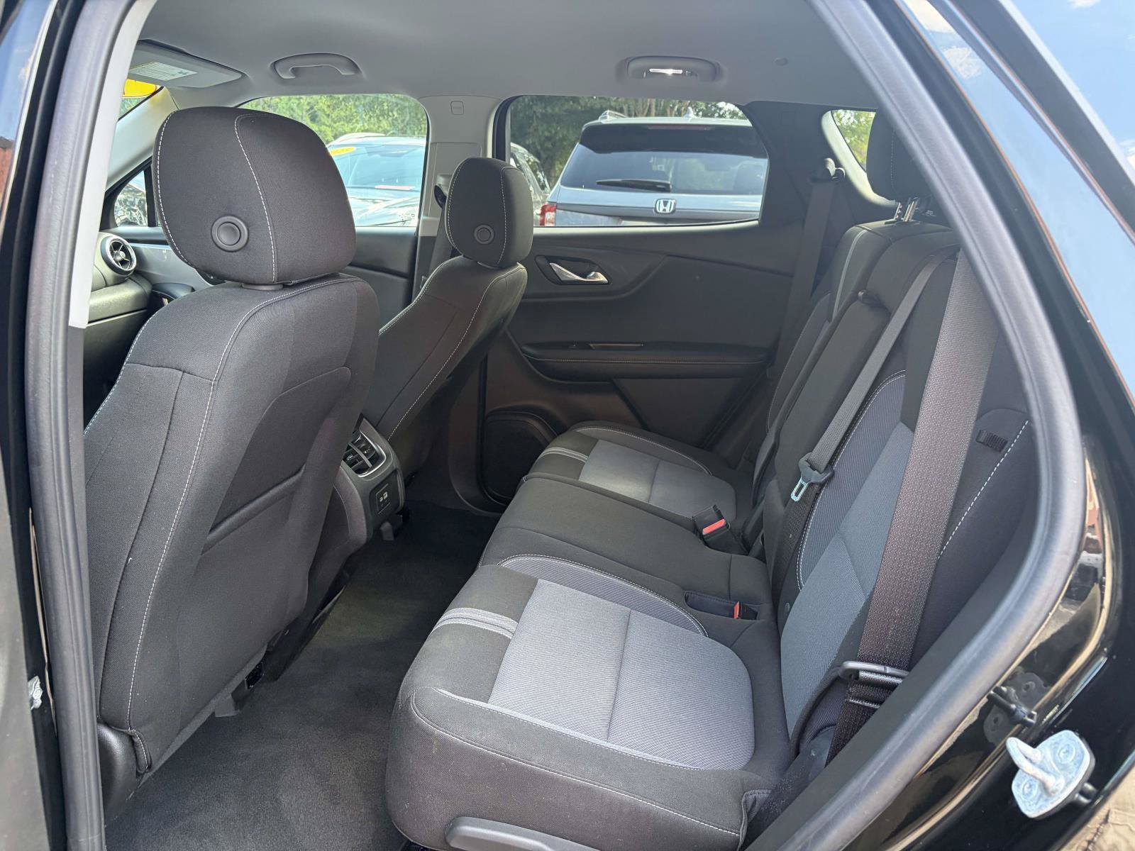 Used 2025 Chevrolet Blazer LT FWD image 3