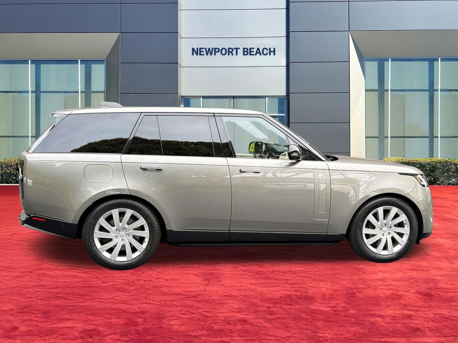 Certified 2023 Land Rover Range Rover SE image 9