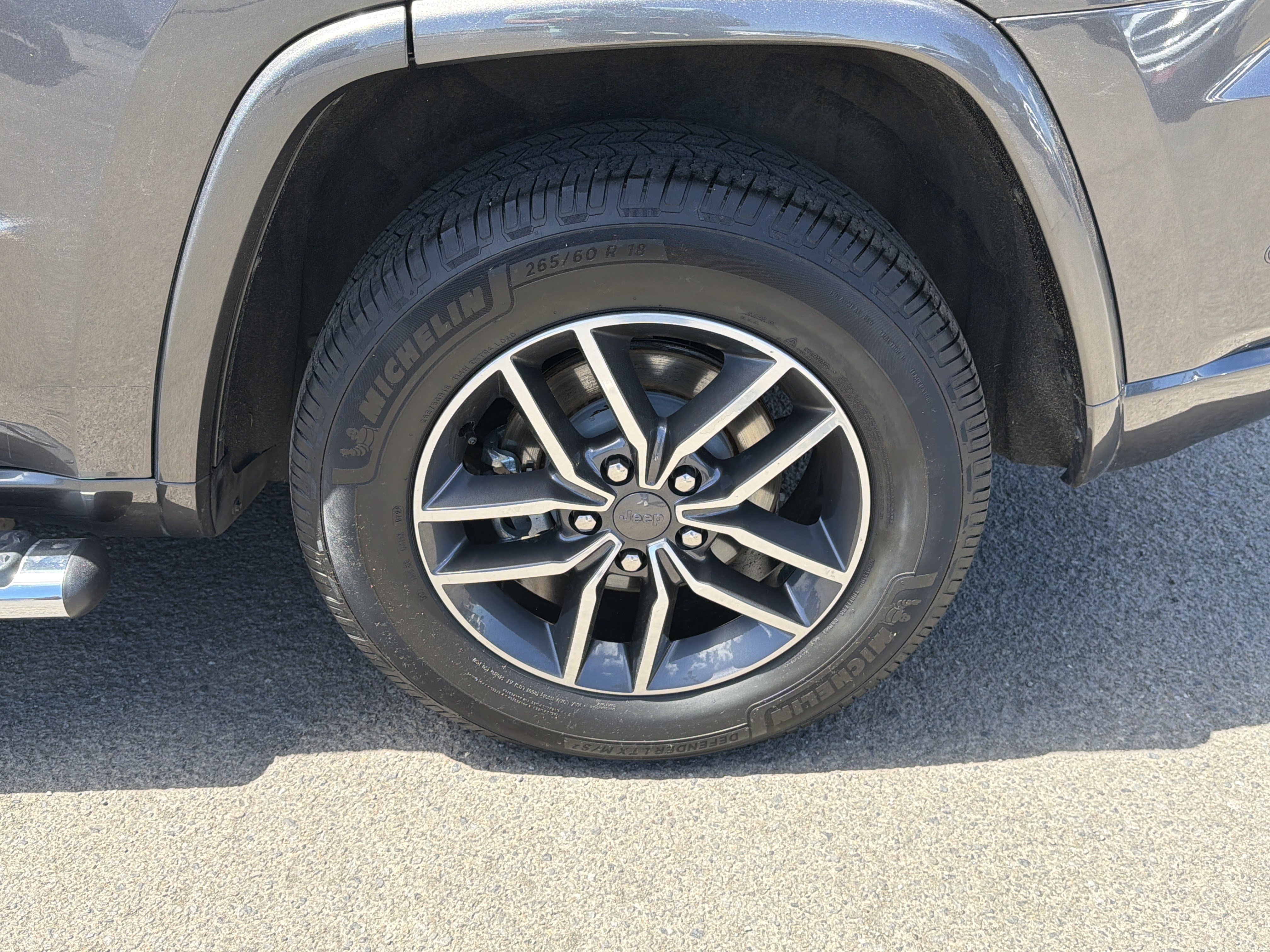 Used 2019 Jeep Grand Cherokee Overland AWD/4WD image 19