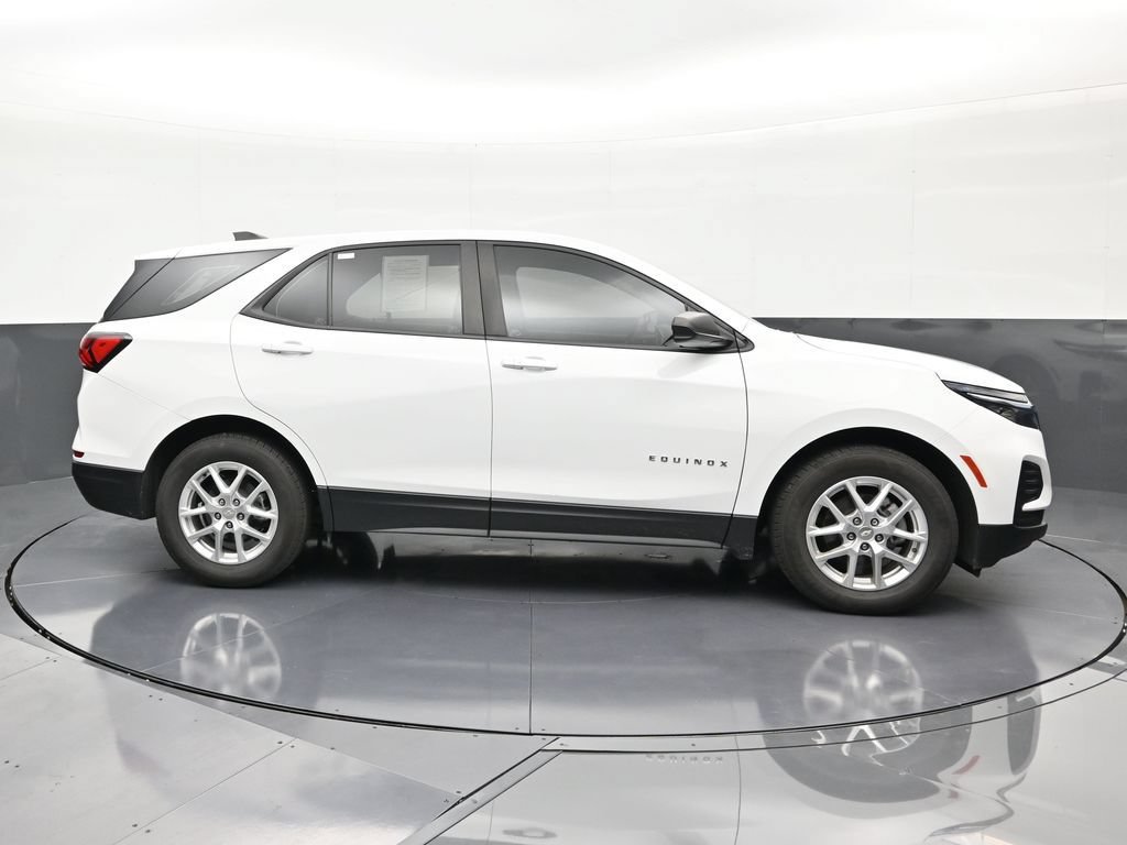 Used 2022 Chevrolet Equinox LS FWD image 6