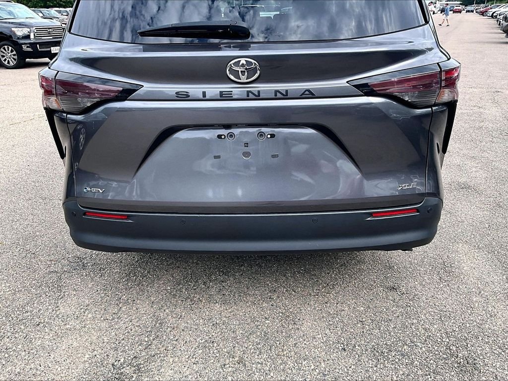 Used 2025 Toyota Sienna XLE FWD image 10