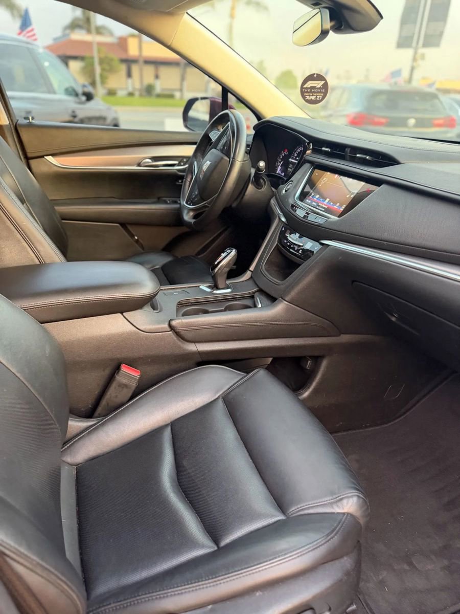 Used 2017 Cadillac XT5 Luxury w/ Driver Awareness Package image 12