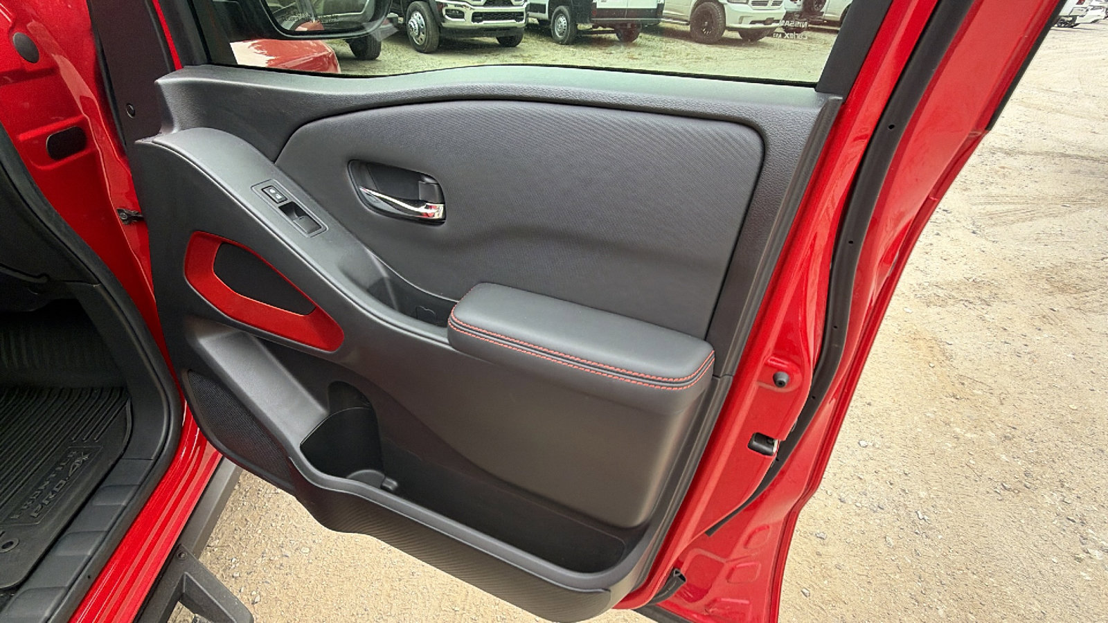 Used 2024 Nissan Frontier PRO-4X w/ Off-Road Protection Package image 18