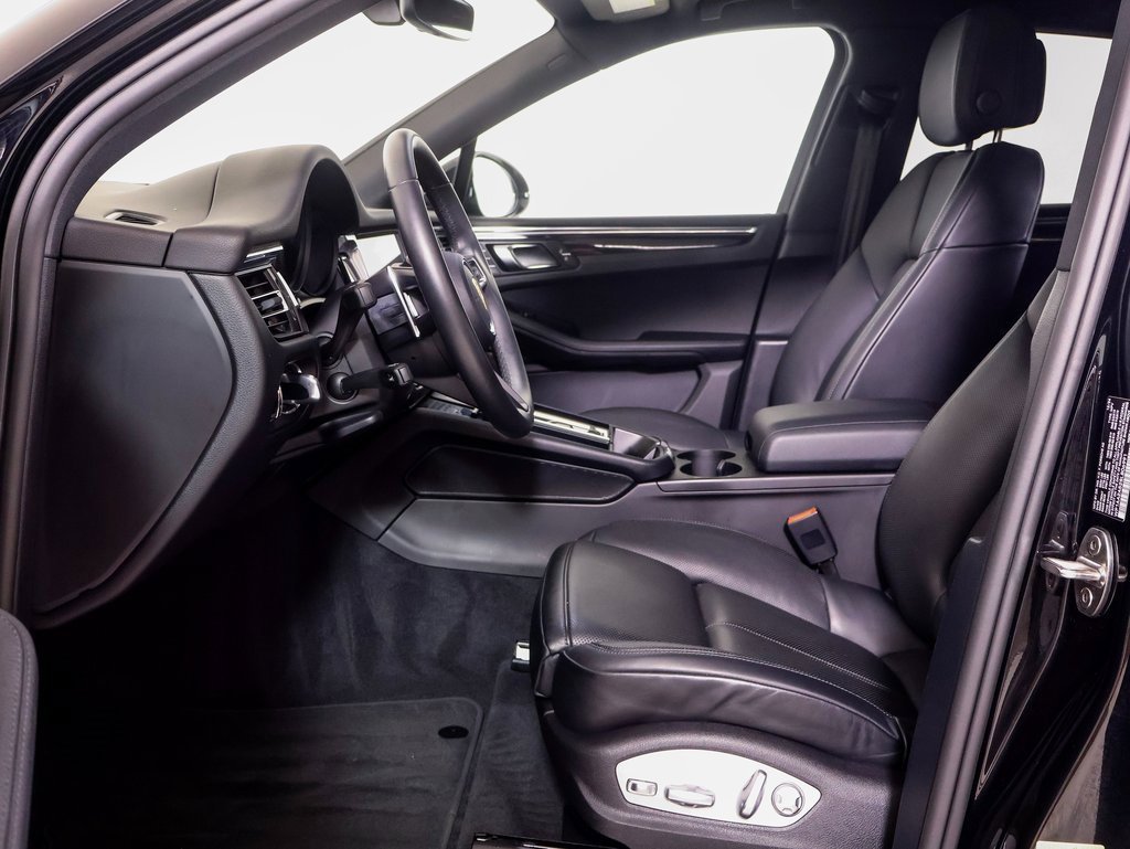 Used 2025 Porsche Macan image 5