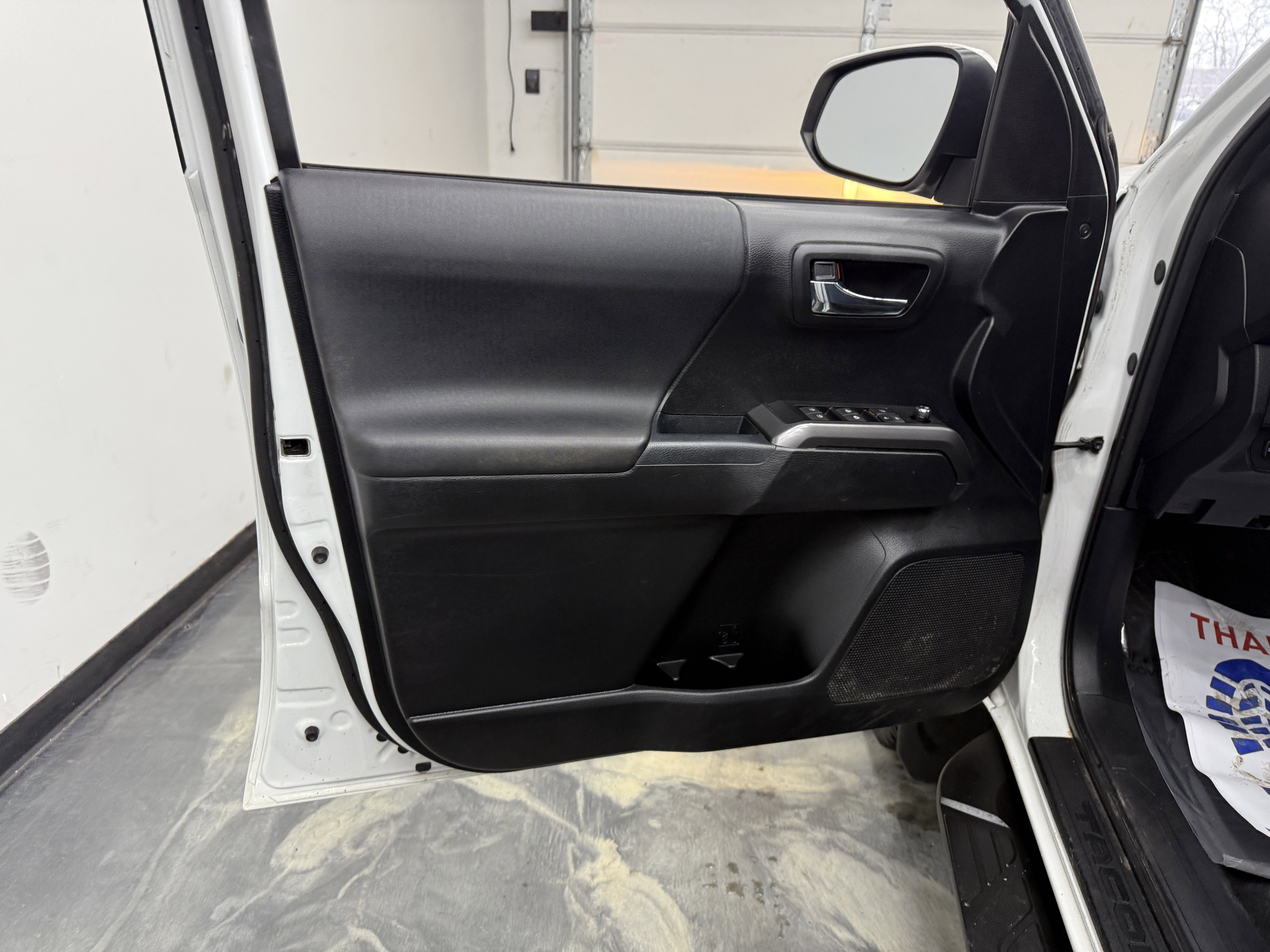 Used 2017 Toyota Tacoma TRD Off-Road image 10