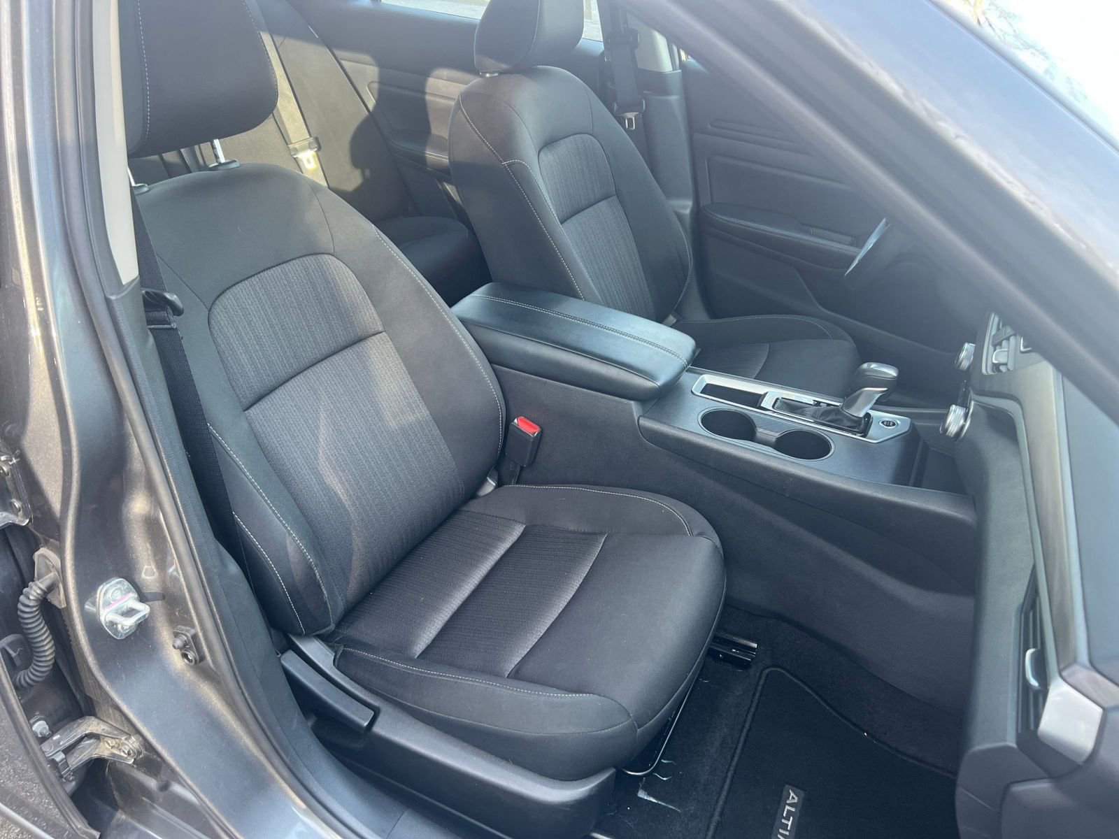 Used 2025 Nissan Altima 2.5 SV image 31