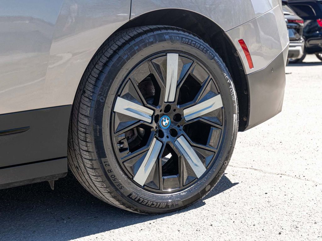Used 2023 BMW iX xDrive50 w/ Premium Package AWD/4WD image 8