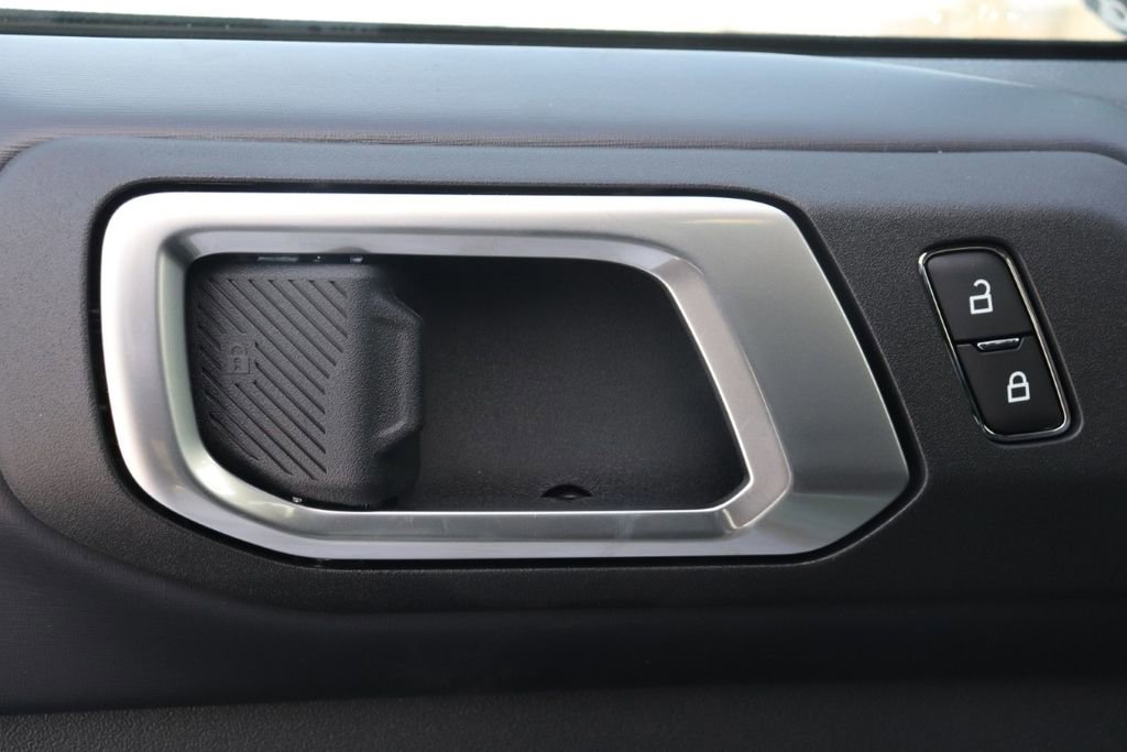 New 2025 Ford Bronco Badlands image 41