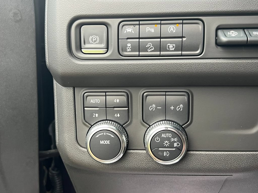 Used 2023 GMC Yukon AT4 w/ AT4 Premium Package AWD/4WD image 25