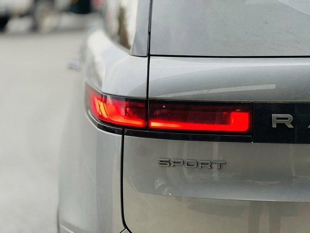 Used 2024 Land Rover Range Rover Sport SE image 9