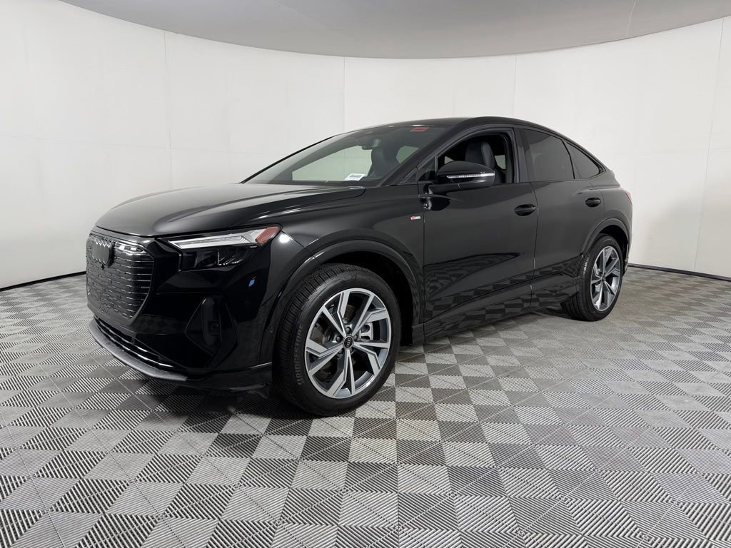 Used 2024 Audi Q4 e-tron Premium Plus w/ Premium Plus image 3