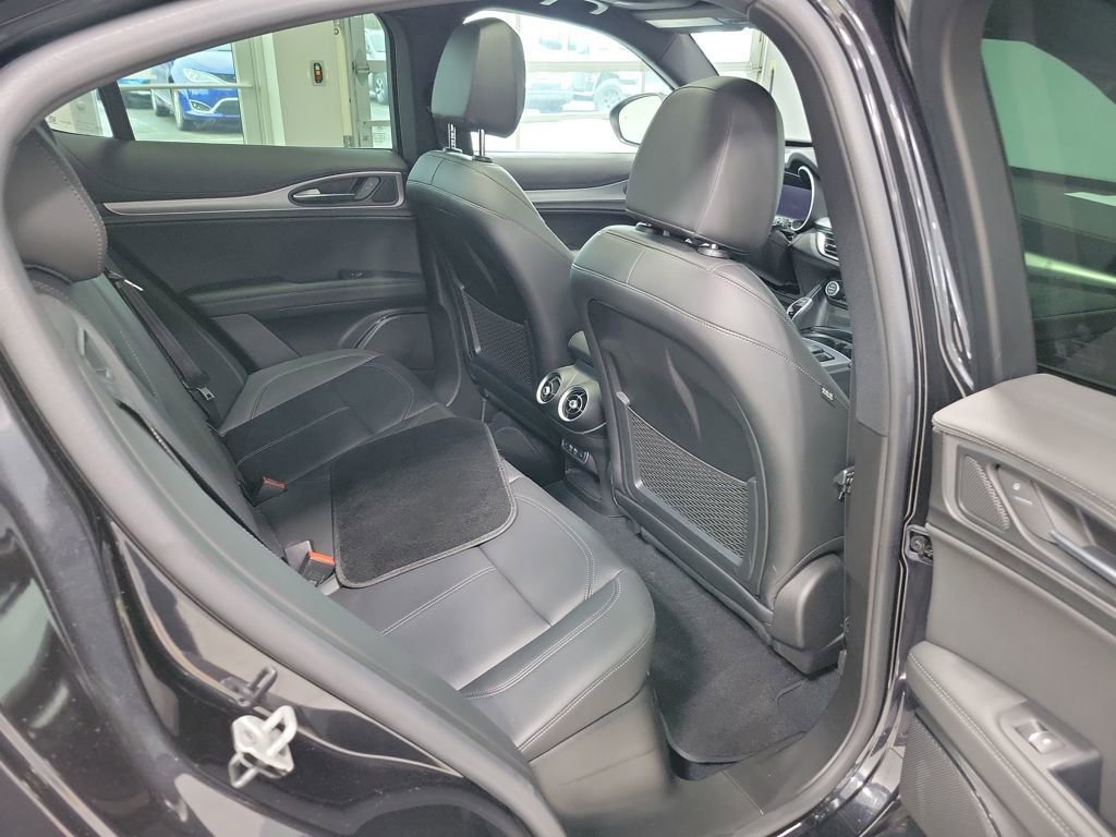 Used 2024 Alfa Romeo Stelvio Ti image 6