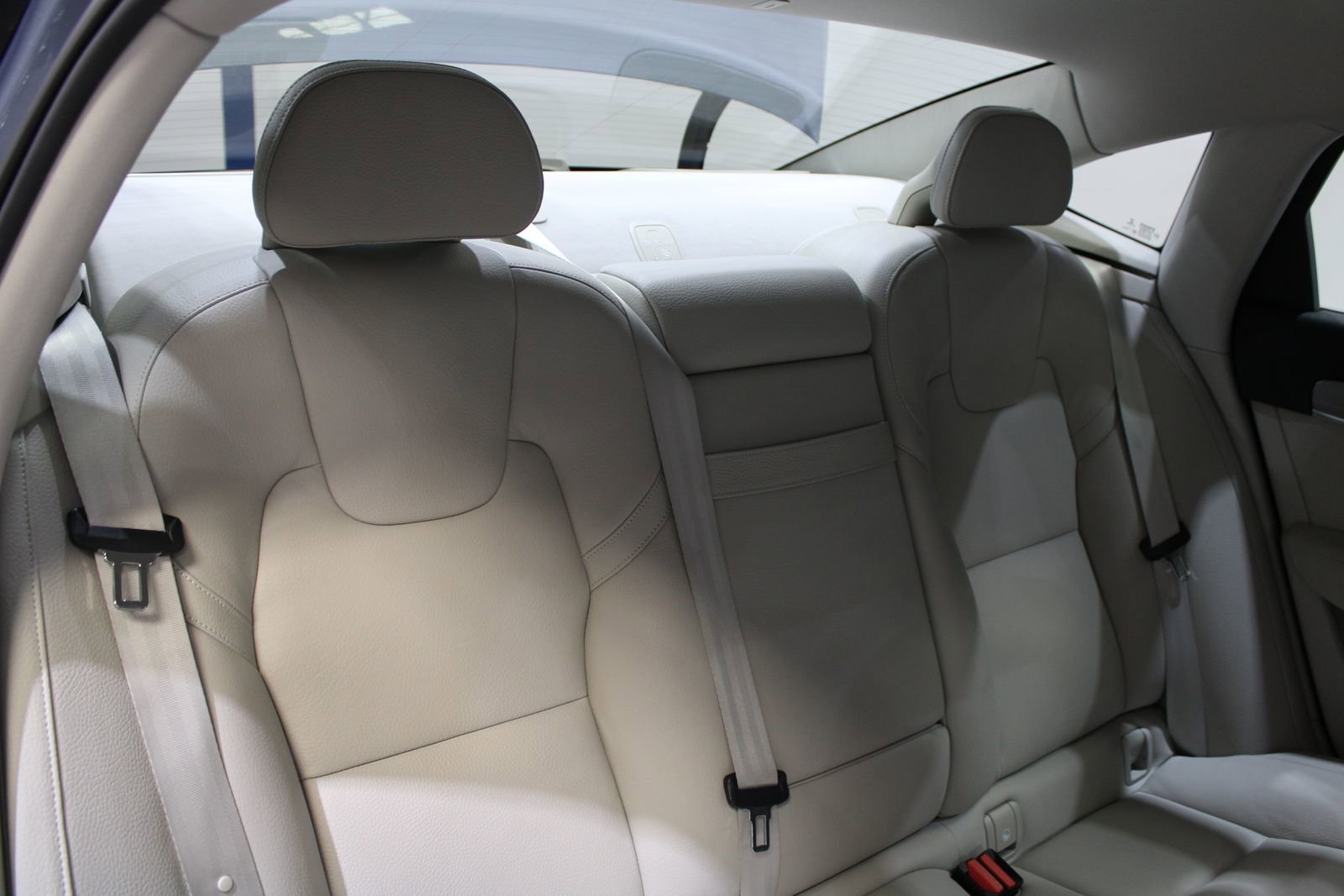 Used 2017 Volvo S90 T6 Momentum w/ Vision Package image 37