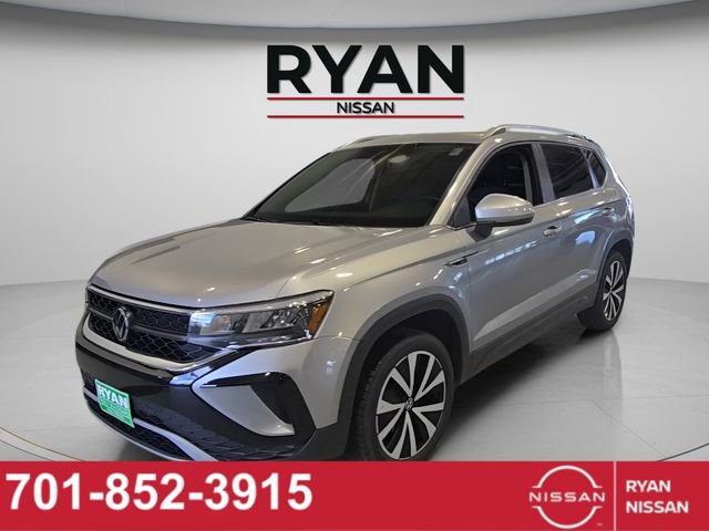 Used 2024 Volkswagen Taos SE image 1