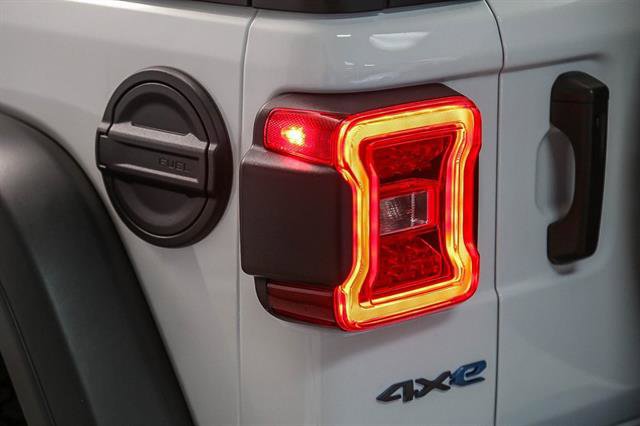 New 2023 Jeep Wrangler Unlimited Rubicon 4xe image 36