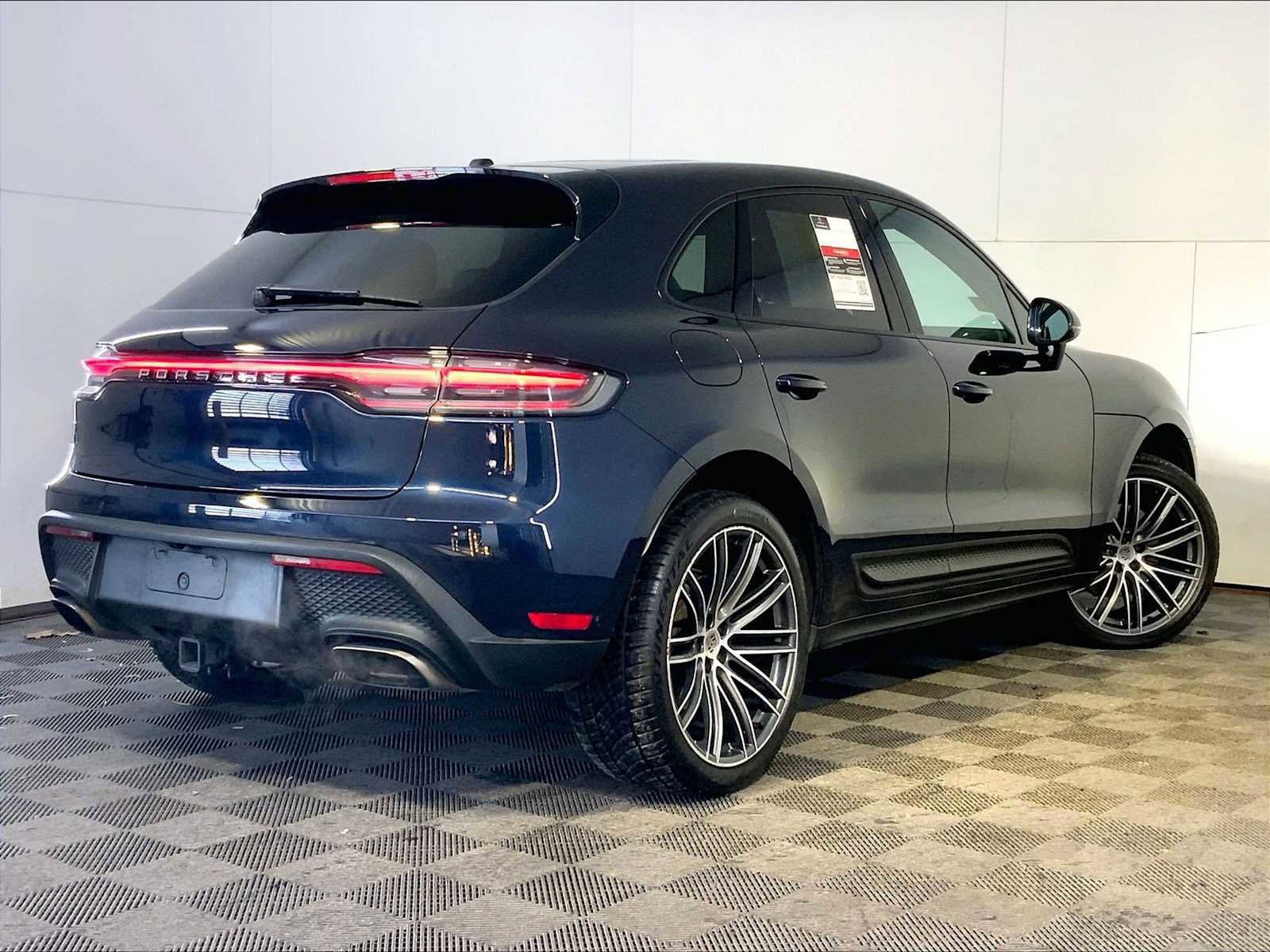 Certified 2023 Porsche Macan image 7