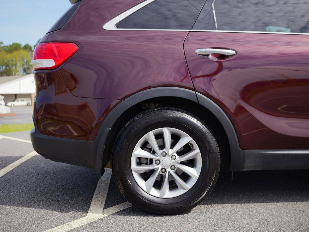 Used 2016 Kia Sorento LX w/ LX Convenience Package image 11