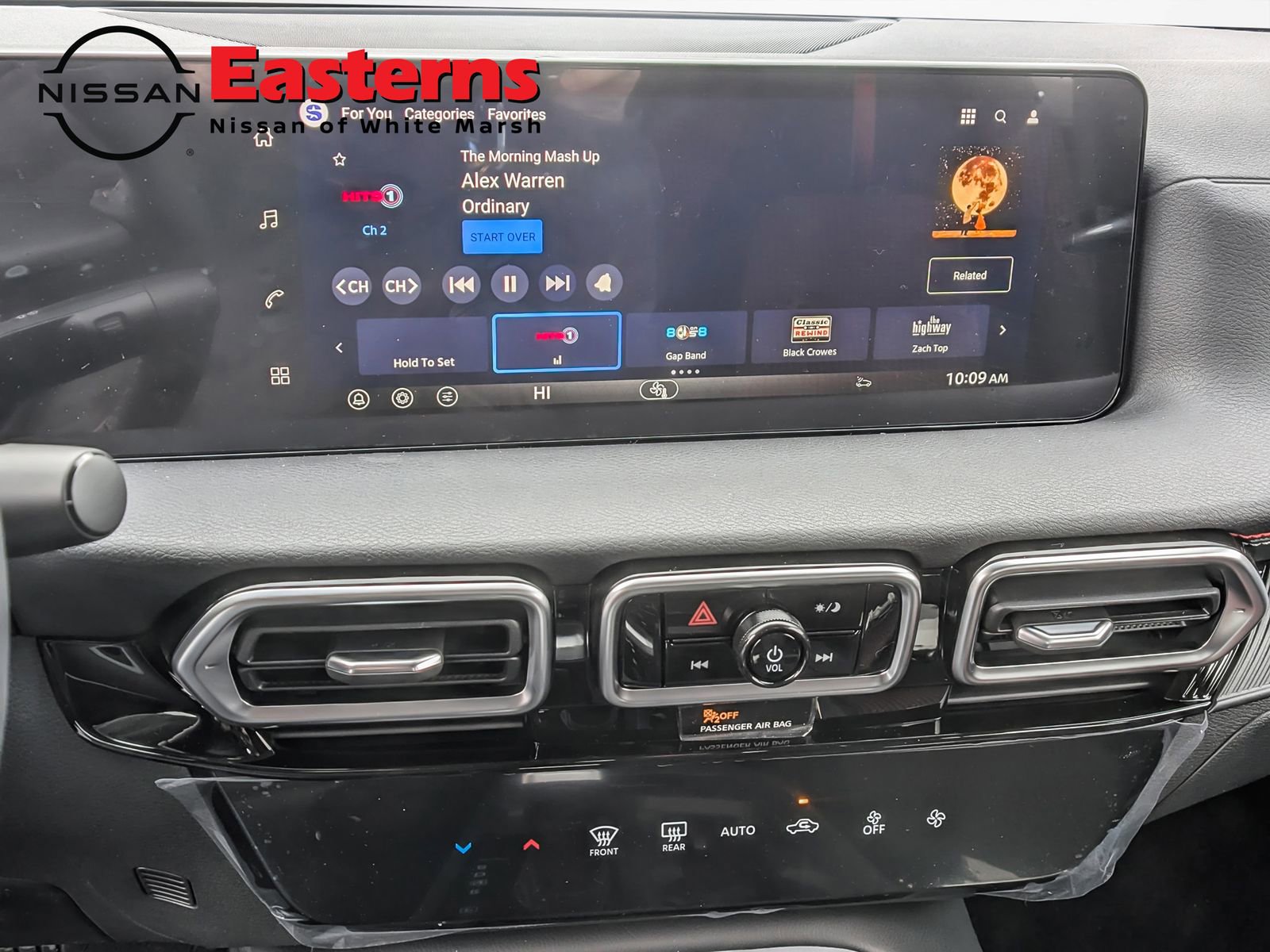 New 2026 Nissan Sentra SR w/ Floor Mat Package FWD image 12