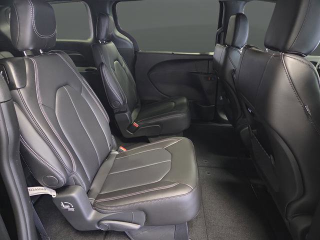 New 2026 Chrysler Pacifica Select w/ S Appearance Package image 31