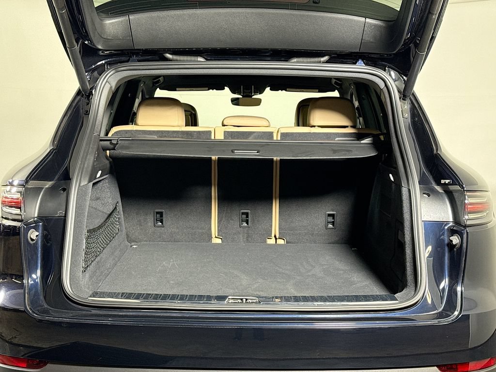 Certified 2023 Porsche Cayenne AWD/4WD image 24