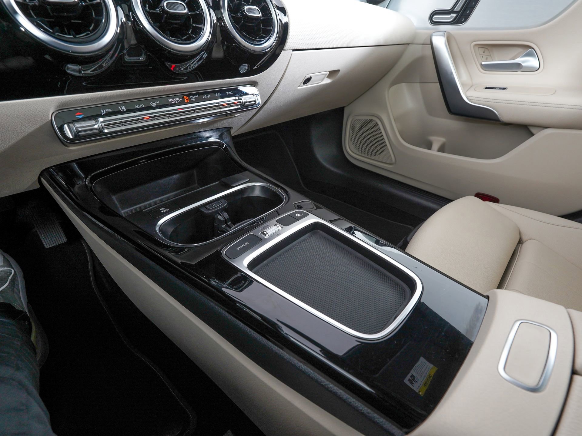 Used 2025 Mercedes-Benz CLA 250 image 21