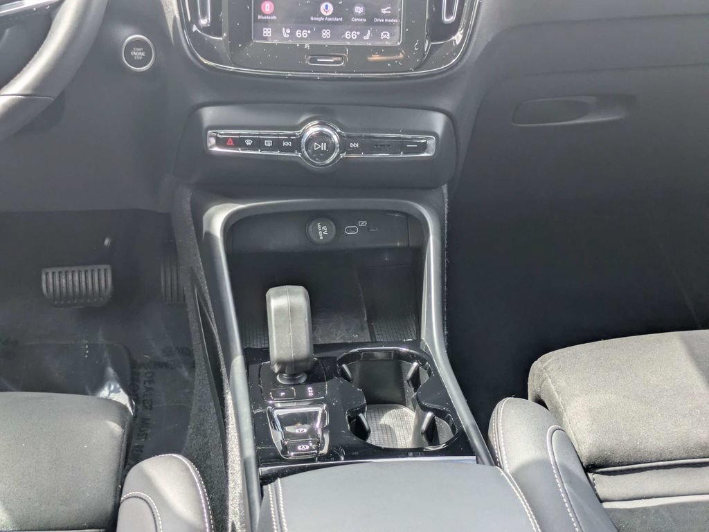 Certified 2025 Volvo XC40 B5 Plus AWD/4WD image 20