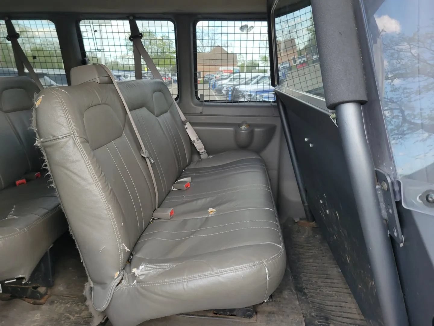 Used 2011 Chevrolet Express 3500 LS RWD image 14