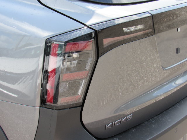 New 2026 Nissan Kicks SR AWD/4WD image 11