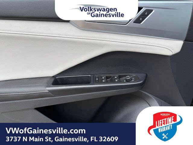 Used 2025 Volkswagen Taos SE FWD image 16