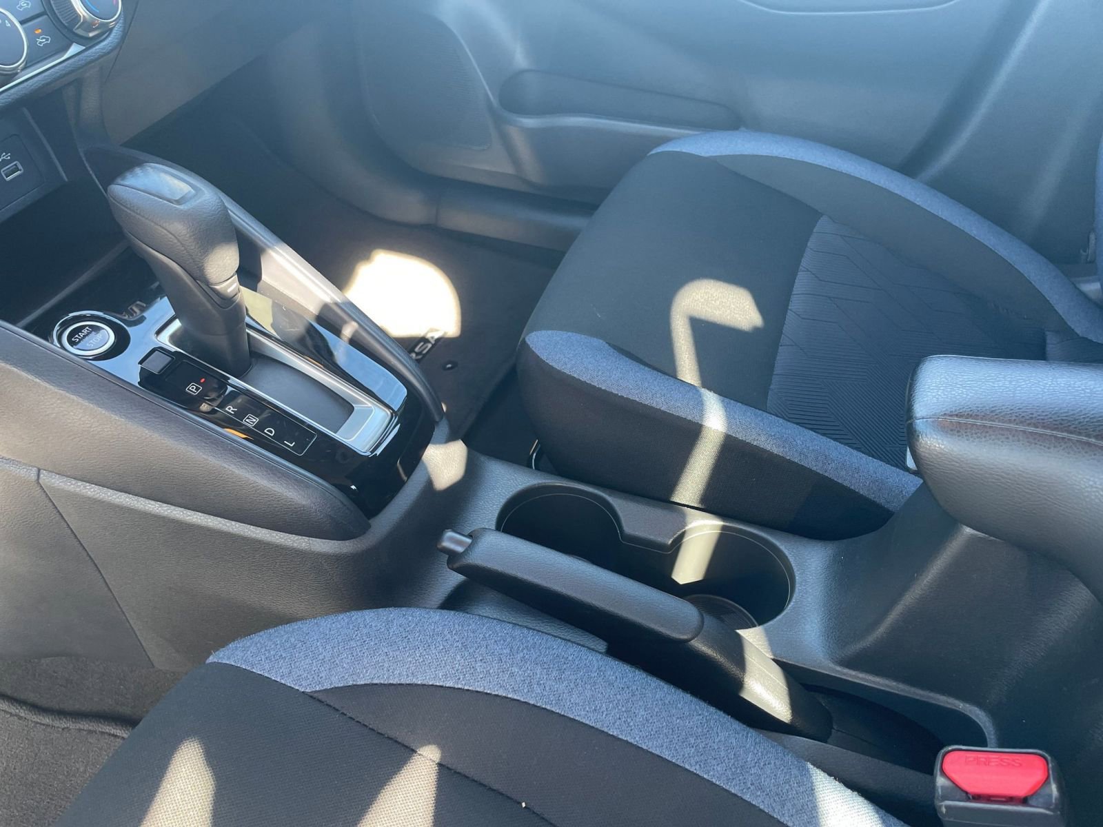 Used 2025 Nissan Versa SV image 36