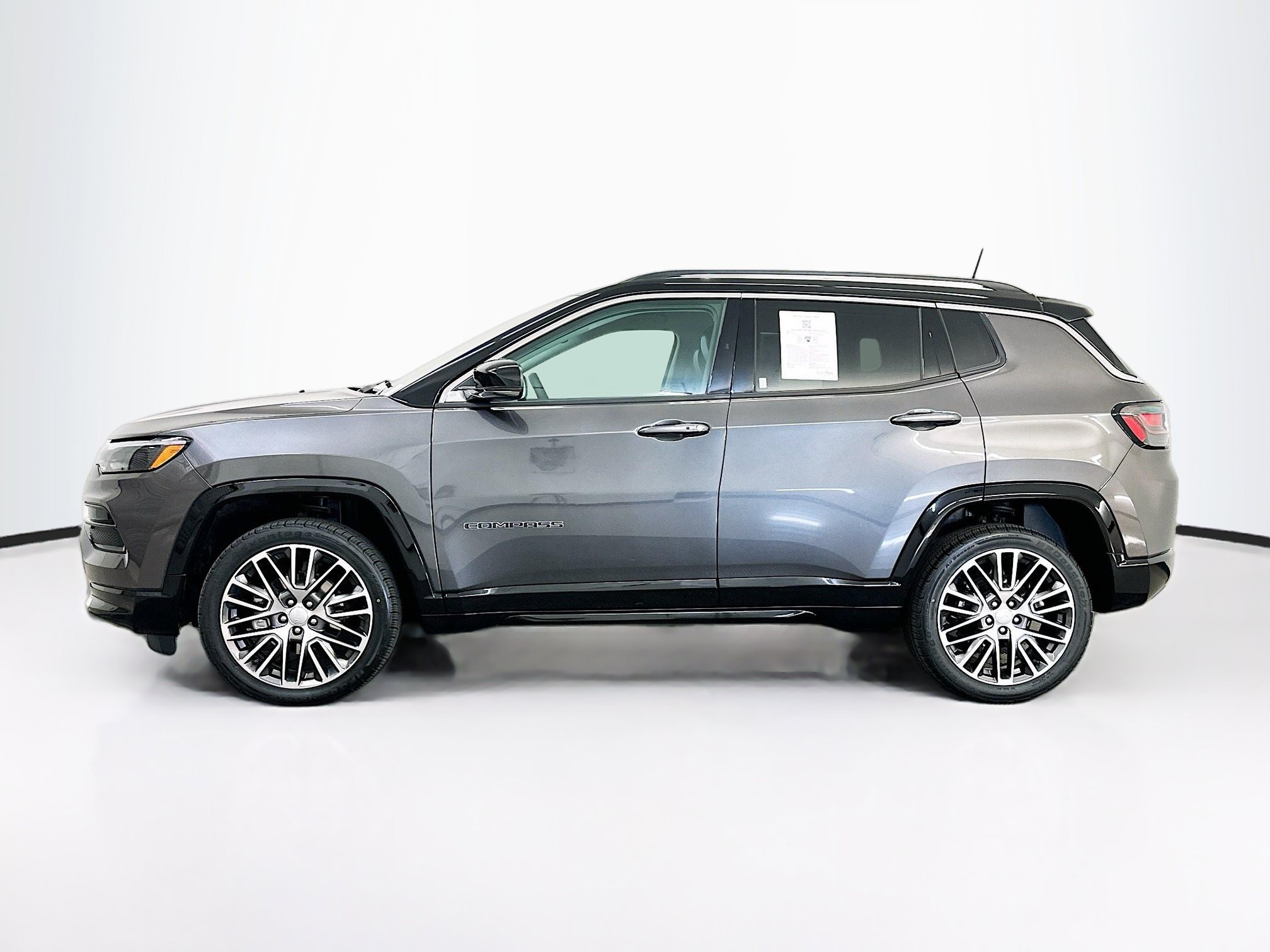 Used 2022 Jeep Compass Limited w/ Elite Group AWD/4WD image 4