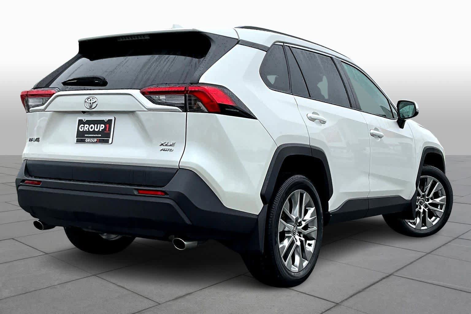 Used 2021 Toyota RAV4 XLE Premium AWD/4WD image 13