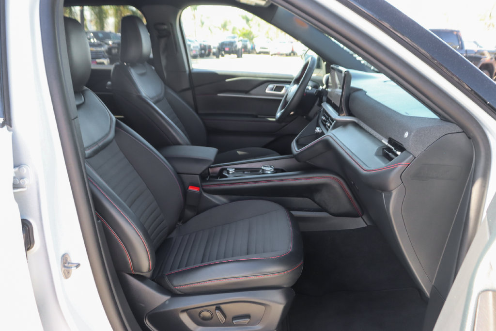 Used 2026 Ford Explorer ST-Line w/ ST-Line Street Pack AWD/4WD image 46