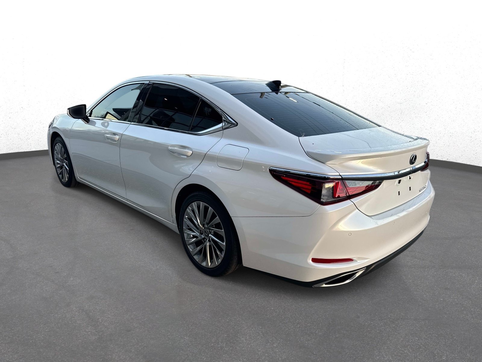 Certified 2022 Lexus ES 350 Ultra Luxury w/ Accessory Package FWD image 5