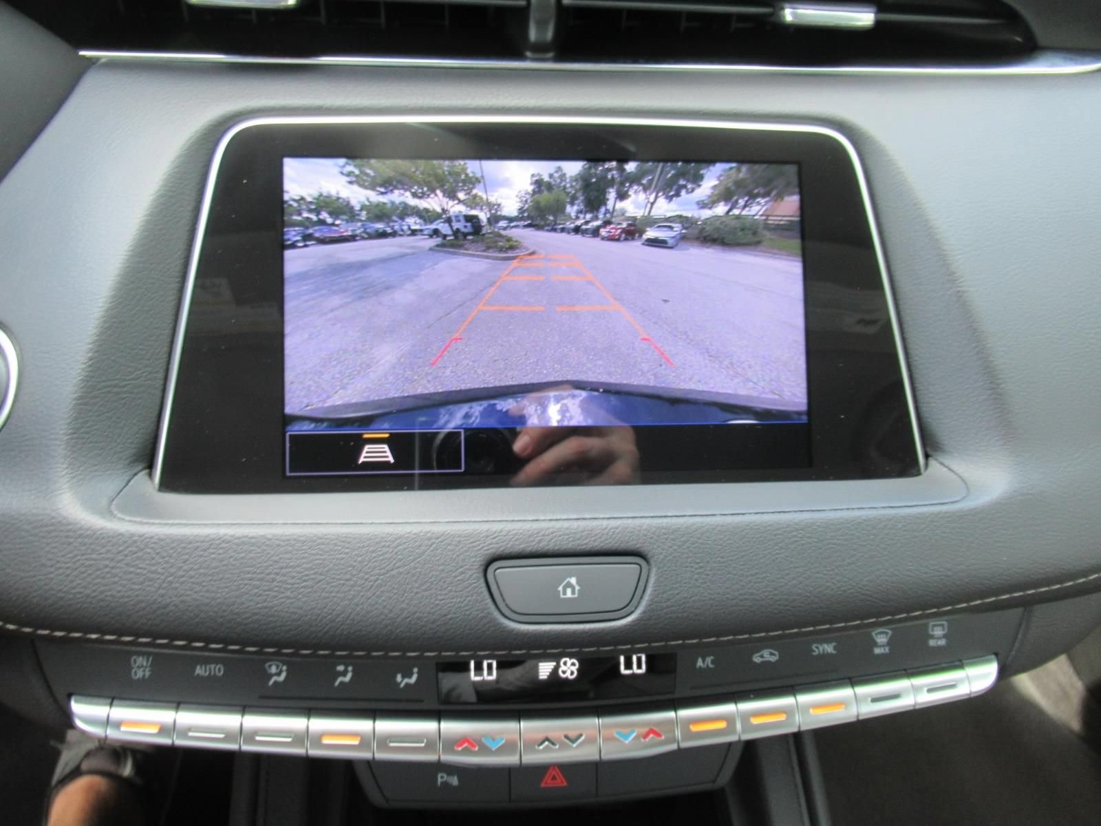 Used 2022 Cadillac XT4 Premium Luxury w/ Safety Alert Package AWD/4WD image 30