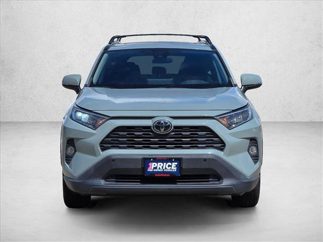 Used 2020 Toyota RAV4 XLE w/ Convenience Package FWD image 2