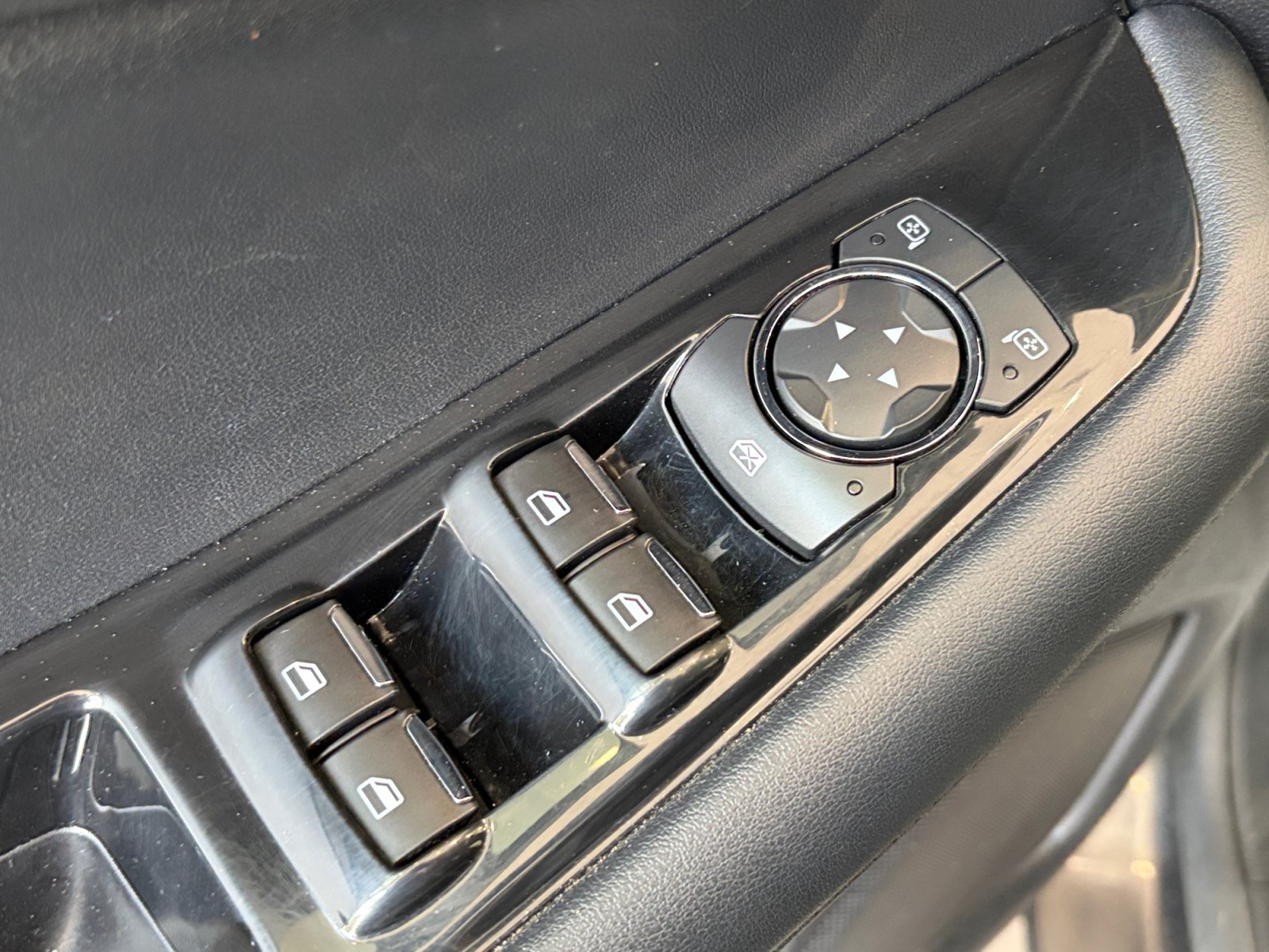 Used 2019 Ford Edge SEL w/ Equipment Group 201A FWD image 29